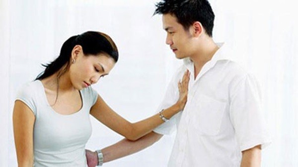 Có nên ly hôn người chồng đang bị xã hội đen truy đuổi?