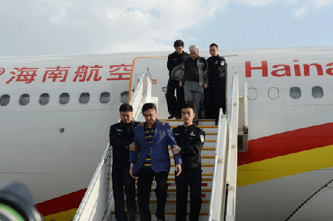 Hàng trăm quan tham trốn ra nước ngoài sa lưới