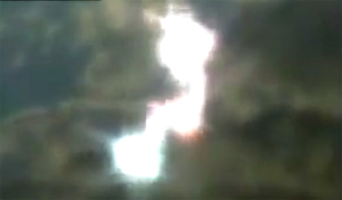 Tia lửa điện kỳ lạ trong lúc chụp ảnh cưới