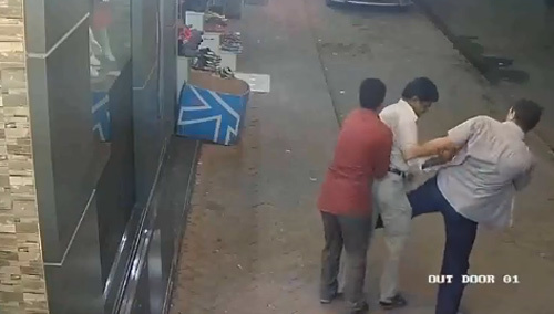 Thủ đoạn móc túi mới giữa phố