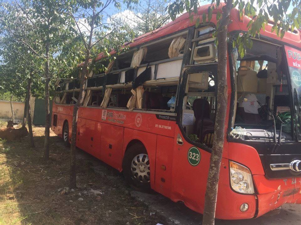 Xe khách giường nằm lao xuống cống, 1 người thiệt mạng