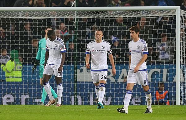 Chelsea và Mourinho: Vật nhau xuống bùn