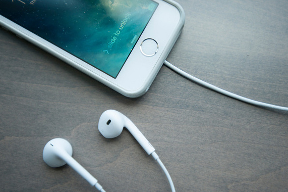 Apple mắc lỗi lớn nếu bỏ jack tai nghe trên iPhone 7