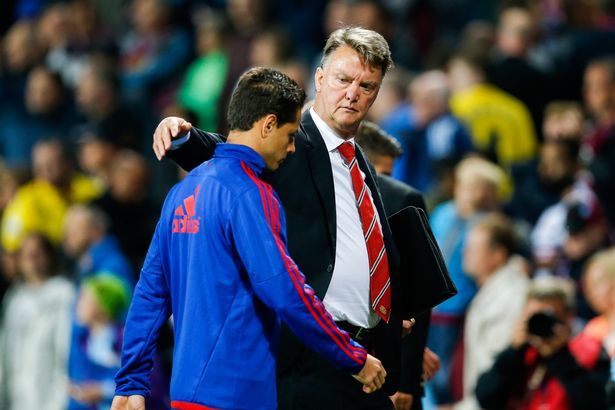 Chicharito lột trần sự thật: Van Gaal ép tôi rời M.U!