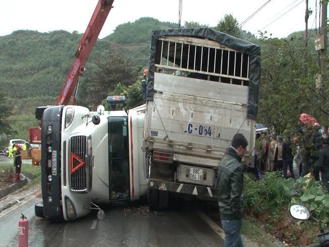 Đâm xe trên đường lên Sa Pa, 2 người tử vong tại chỗ