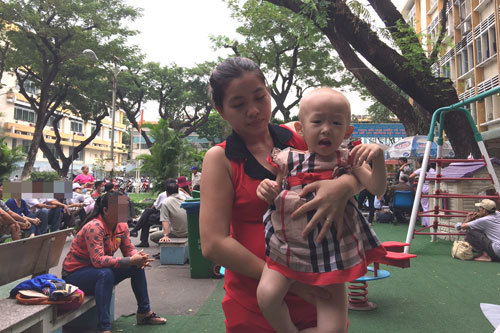 Vay tiền khắp nơi chưa cứu được con