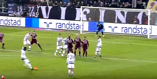 Paul Pogba lập siêu phẩm sút phạt, M.U thêm đau lòng?