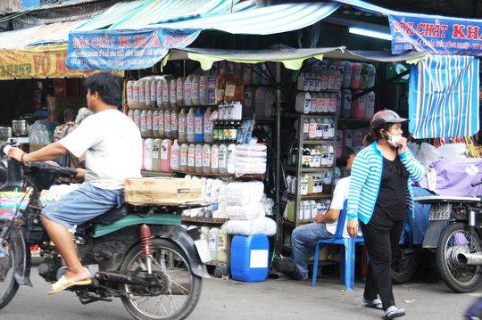 Cà phê siêu đặc đóng can làm loạn thị trường