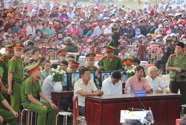 Biển người dõi theo phiên xử vụ thảm án giết 6 người