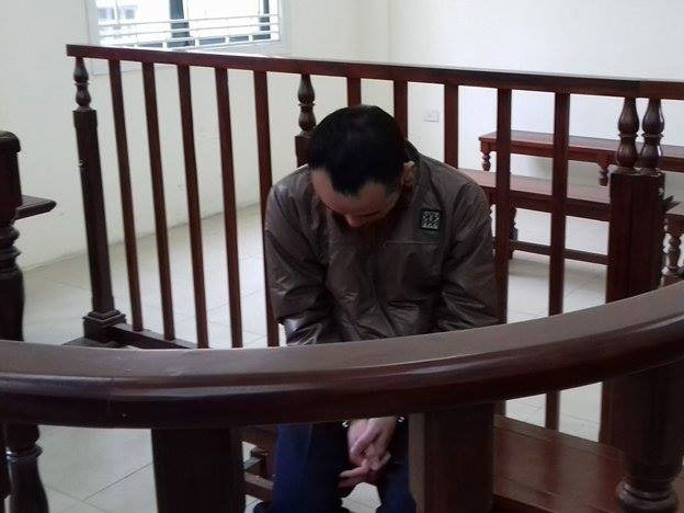 Đứt dây chằng đầu gối, cô gái vẫn bị hãm hiếp nhiều lần