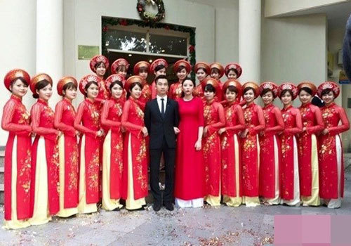 Dàn bê tráp 42 người của đám hỏi 'chịu chơi' nhất Hà Nội