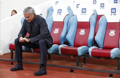 Mourinho: Cái gì cũng xấu, trừ tiền