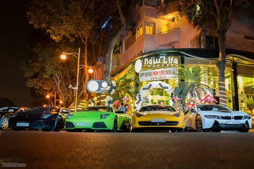 Bà chủ 8x Sài Gòn tậu siêu xe 7 tỷ