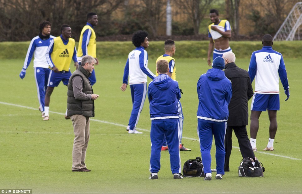 Abramovich giám sát sao Chelsea trên sân tập