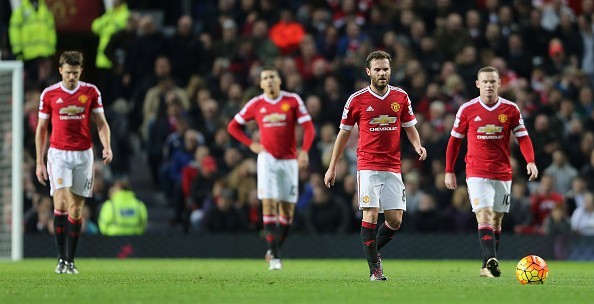 M.U thua đau, Van Gaal theo bước Mourinho?