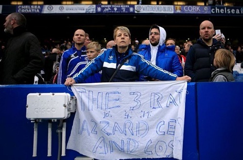 Cầu thủ Chelsea bị fan chửi rủa phản bội Mou