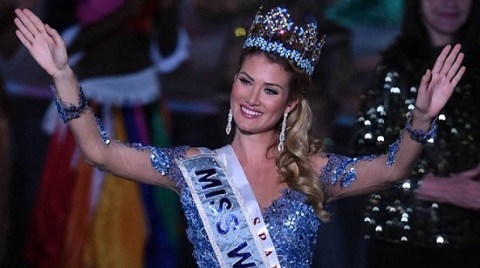 Hoa hậu Thế giới 2015 bị bạn học chê bai vì quá xấu