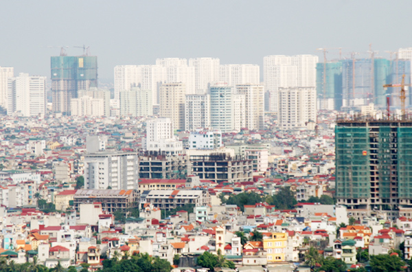 Hô hào tăng nóng, rầm rộ bung hàng, âm thầm giảm giá