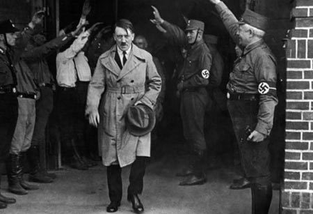 Adolf Hitler, trum phat xit, bi mat, te nhi, doi tu, di tat bam sinh, chung tinh hoan an, trùm phát xít, bí mật, tế nhị, dị tật bẩm sinh, chứng tinh hoàn ẩn