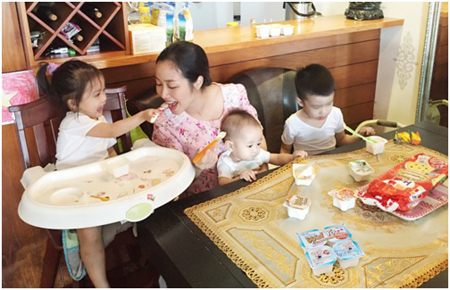 Ốc Thanh Vân và 3 con thành một ‘đội quậy phá’