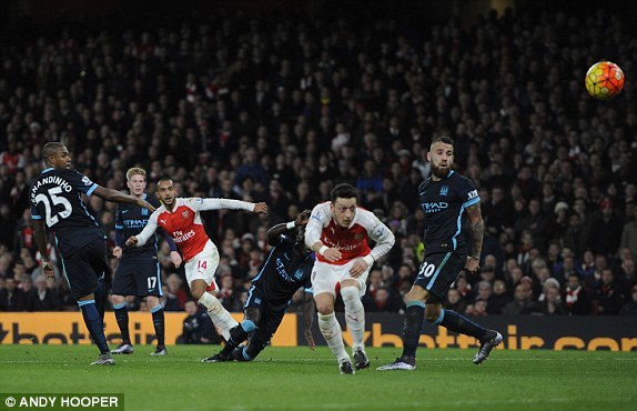 Walcott cứa lòng tuyệt đẹp mở tỷ số cho Arsenal