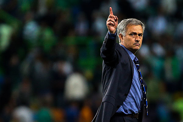 Mourinho thay Van Gaal: M.U coi chừng họa lớn