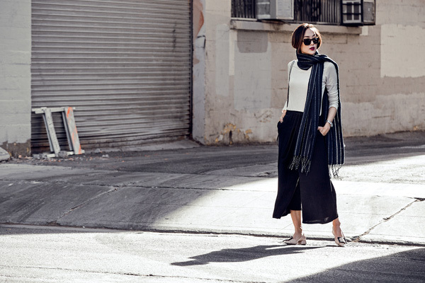 Quý cô Châu Á nhấn nhá sắc đỏ cho street style mùa tiệc tùng cuối năm