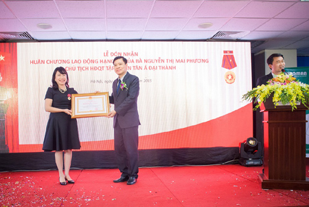 Chủ tịch HĐQT Tân Á Đại Thành nhận Huân chương Lao động