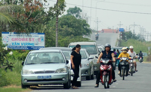 Rà soát số xe công chở cán bộ đi ăn giỗ