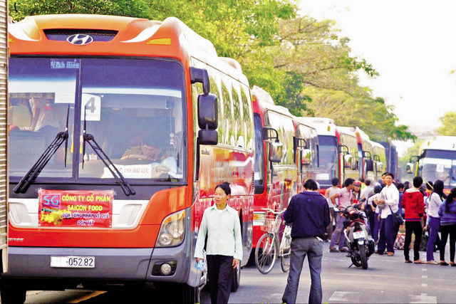 Càng giáp Tết, giá thuê ô tô càng 'chát'