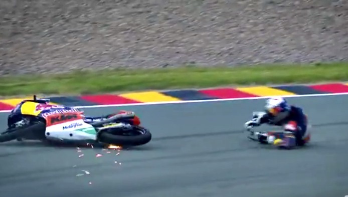Những tai nạn rợn người trên đường đua moto GP 2015