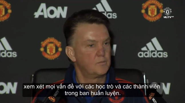 Chửi phóng viên đã đời, HLV Van Gaal bỏ dở họp báo