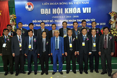 Ghế Chủ tịch VFF khó thay chủ