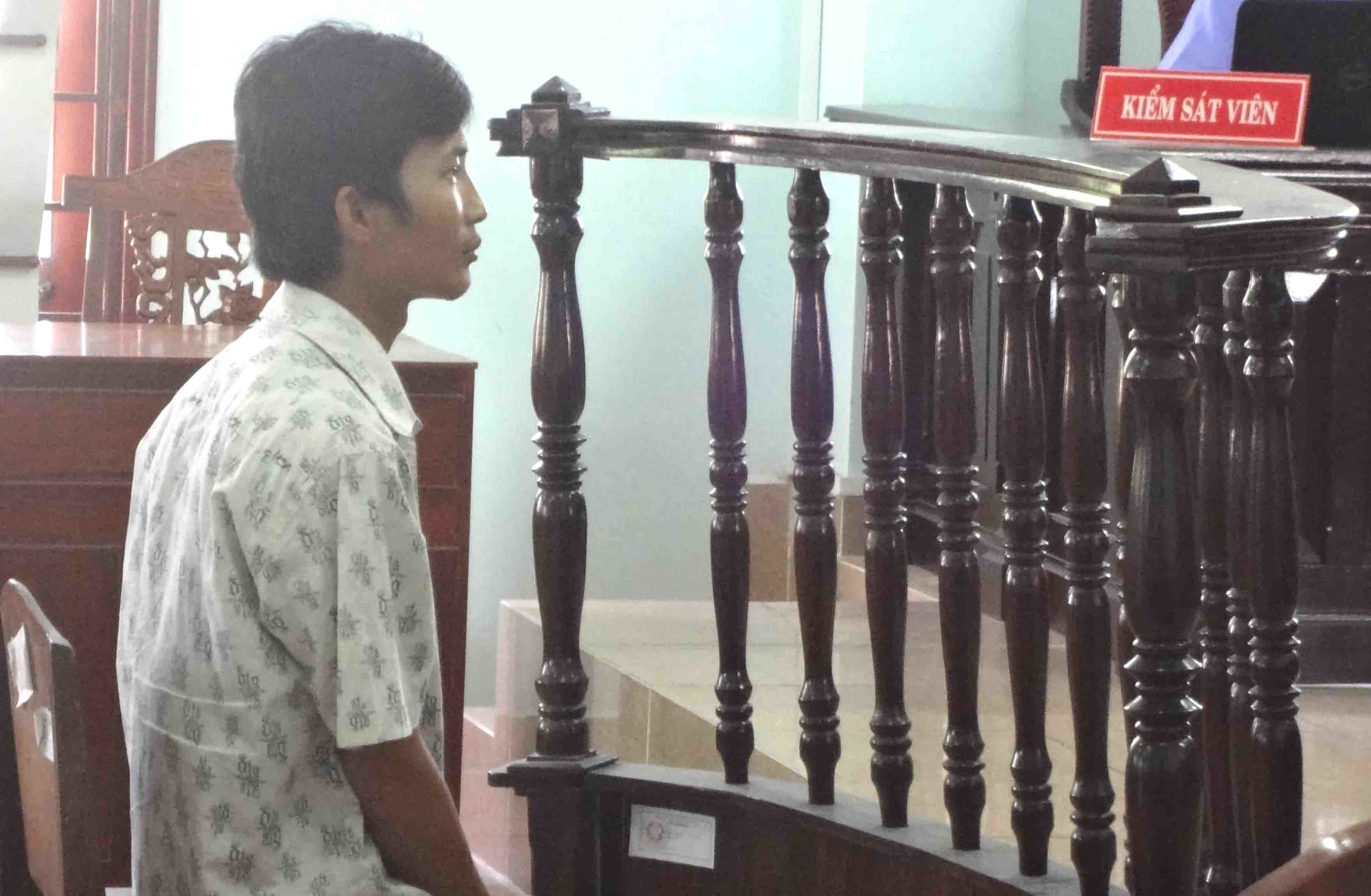 Công an xã dâm ô bé gái 11 tuổi