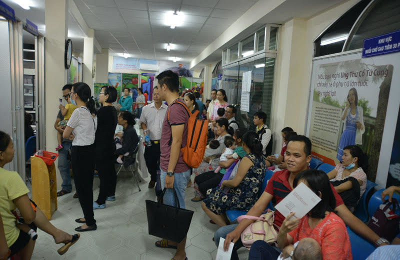 TP HCM cũng xếp hàng chờ vắc xin