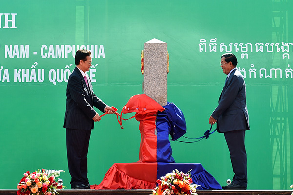Việt Nam, Campuchia khánh thành mốc giới số 30 trên đất liền