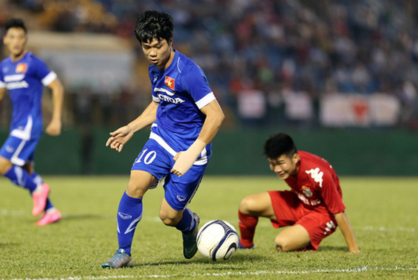 HLV Miura nói gì khi bị CĐV đòi thay đổi lối chơi?