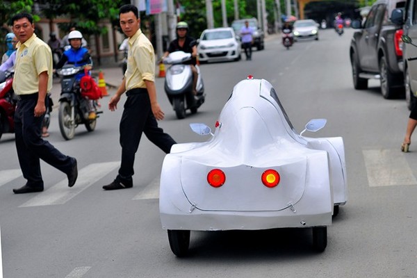 Siêu xe chạy 200km hết 1 lít cồn ở Đồng Nai