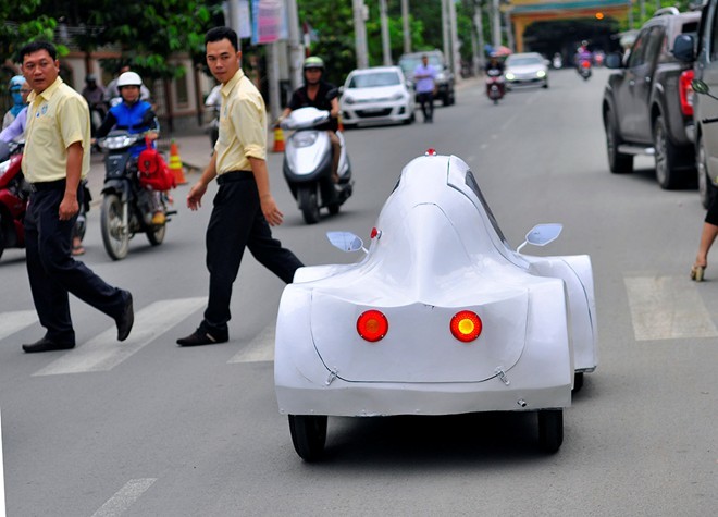 Siêu xe chạy 200km hết 1 lít cồn ở Đồng Nai