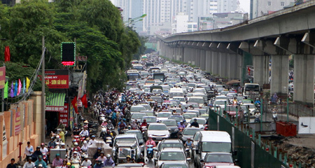 'Không hạn chế ô tô, lấy đâu đường đi!'