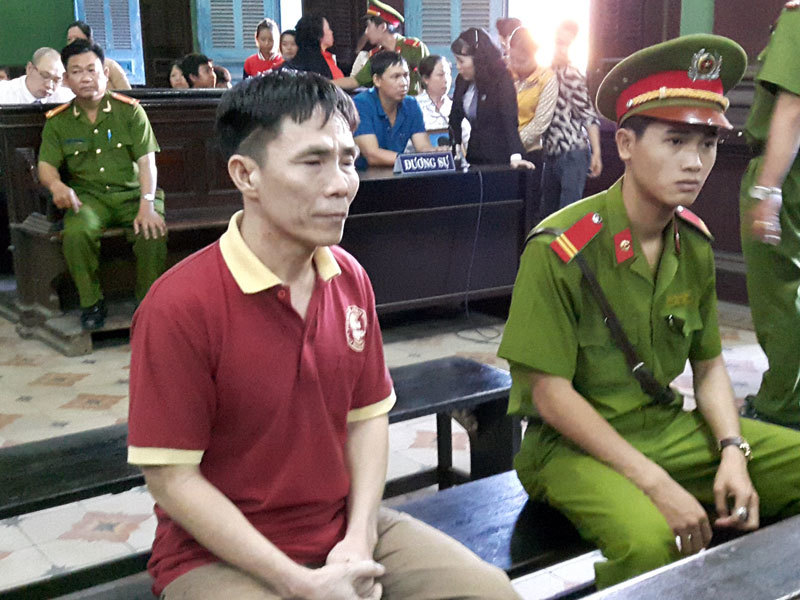 Phóng hỏa đốt chết thầy cúng để thoát cảnh bần hàn