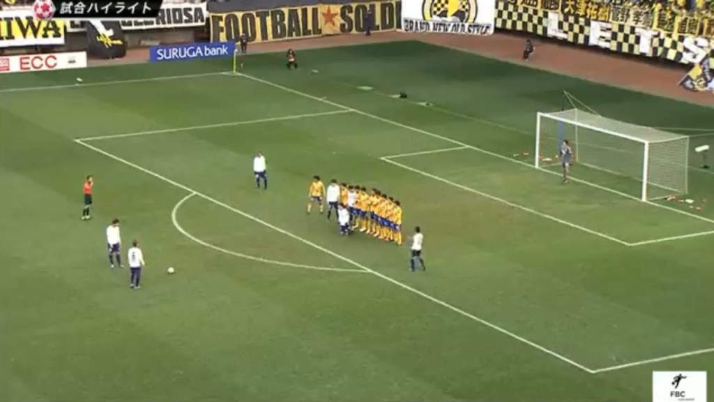 Sao J.League hat-trick siêu phẩm sút phạt trong 1 trận đấu