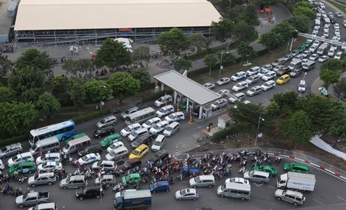 Bộ Quốc phòng 'giải cứu' Sân bay Tân Sơn Nhất