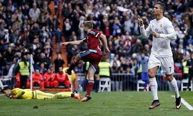 Ronaldo lập cú đúp, Real đè bẹp Sociedad
