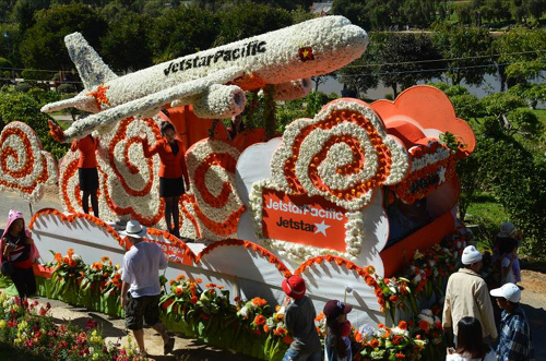 Máy bay hoa tươi nổi bật Lễ hội hoa Đà Lạt