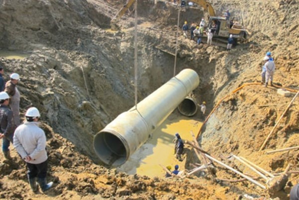 Đường ống nước sông Đà vỡ lần thứ 17