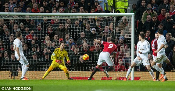 Martial đánh đầu mở tỷ số