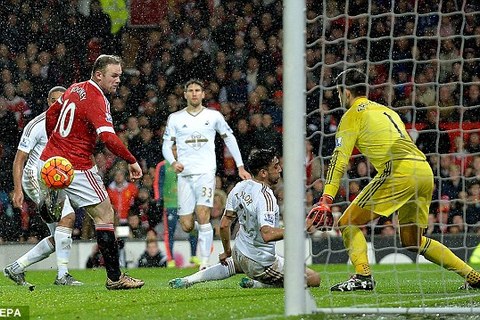 Rooney đánh gót điệu nghệ nâng tỷ số lên 2-1