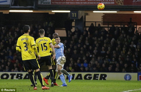 Aguero đánh đầu ấn định tỷ số 2-1
