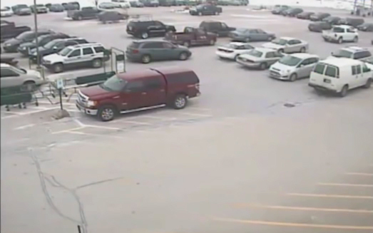 Màn rời bãi xe kinh điển nhất năm 2015: Cụ 92 tuổi đâm đủ 9 xe